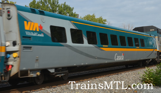 Passenger car VIA 3462 left side with new colors/ Wagon de passager VIA 3462 coté gauche avec nouvelles couleurs